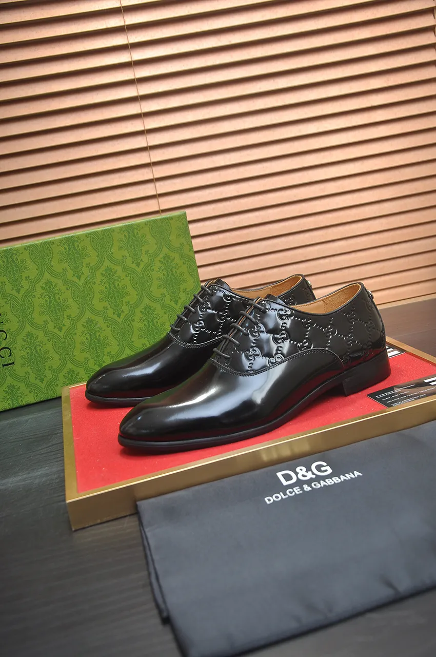Men's shoes💰500💶Italy's top luxury men's shoe giant (GUCCI) (Gucci) (full cowhide lining) new arrival🍃Original European style🔰 Pleasant to the eye😍In order to make the shoes more durable and non-deformable🌀The production continues to follow traditional methods but there is still no lack of innovation💪Choose original sheepskin for the leather♻️ Smooth and natural And extra bright ⭐Made of imported cowhide, the first choice of rich people 38-45 (45 customized)